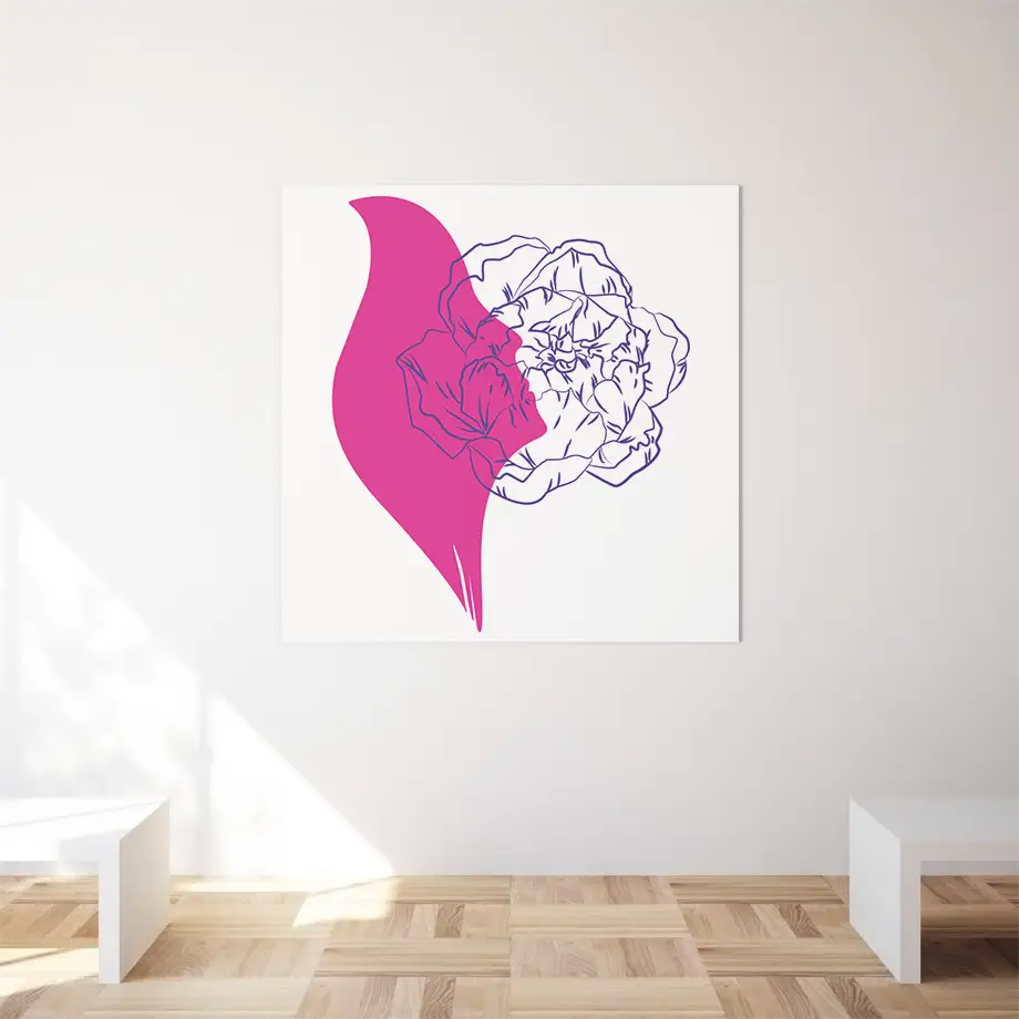 femme sentant une pivoine